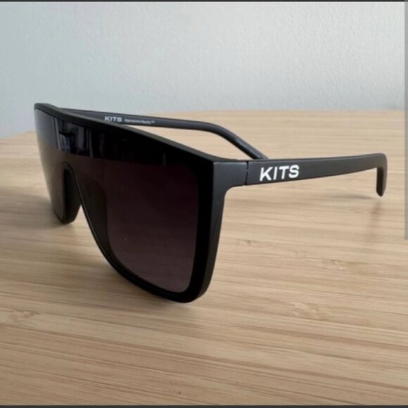 Men's Modern Designer Look Sunglasses - Picture 2 of 4